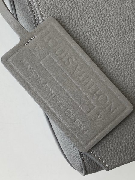 Handbag   Louis Vuitton  M57080  size  28 x 24 x 10 cm