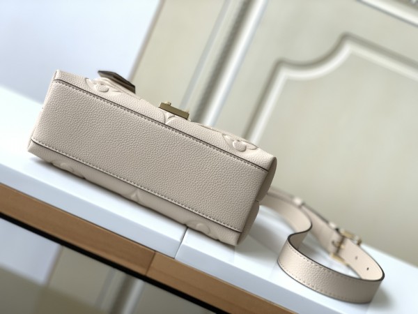 Handbag   Louis Vuitton  M46008  size 24.0 x 17.0 x 8.5  cm 