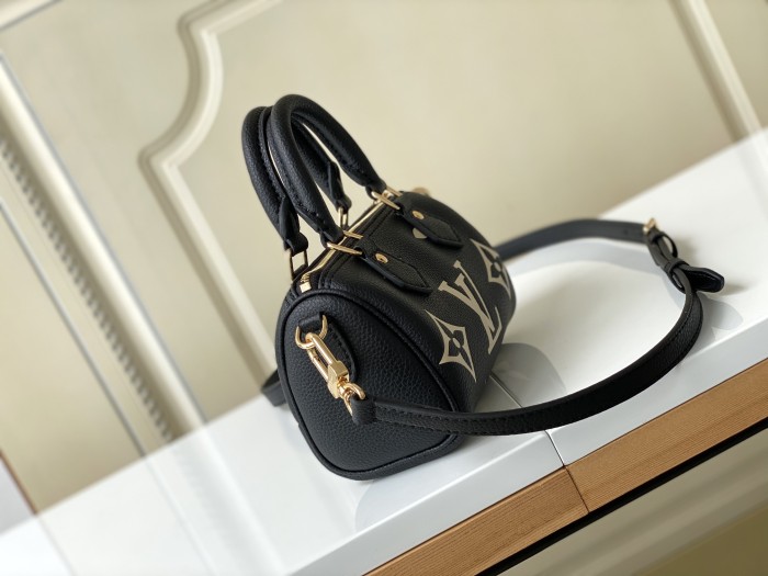 Handbag   Louis Vuitton  M81456  size  16.0 x 11.0 x 9.0  cm