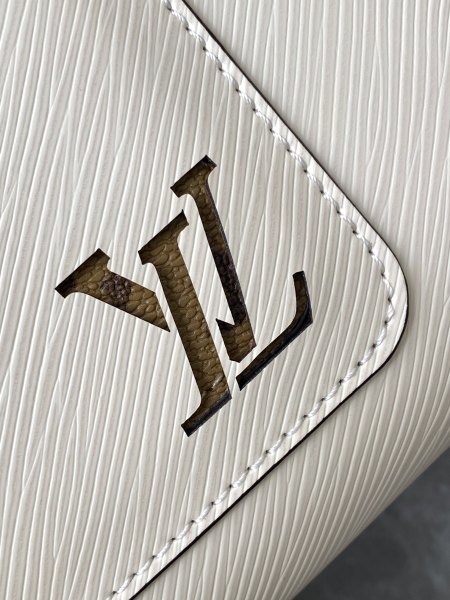 Handbag  Louis Vuitton   M20520 size 30 x 21 x 13