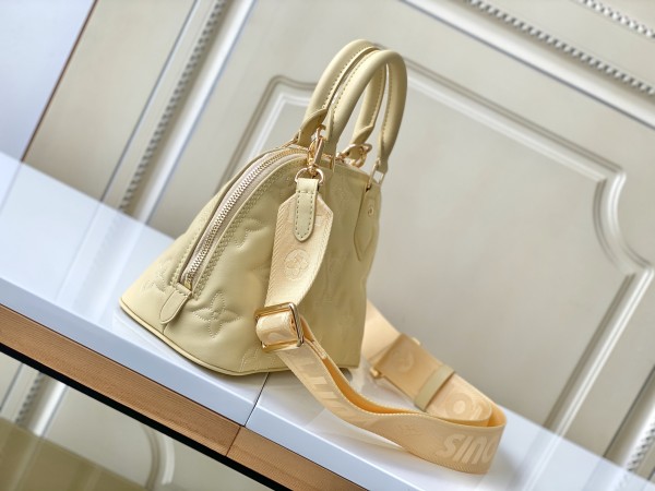  Handbag   Louis Vuitton   m59821  size 24.5 x 18 x 12   cm 