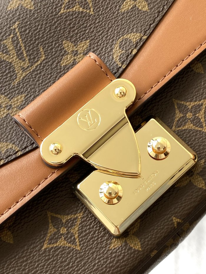  Handbag  Louis Vuitton   M46127  size 24.5 x 15.0 x 6.5