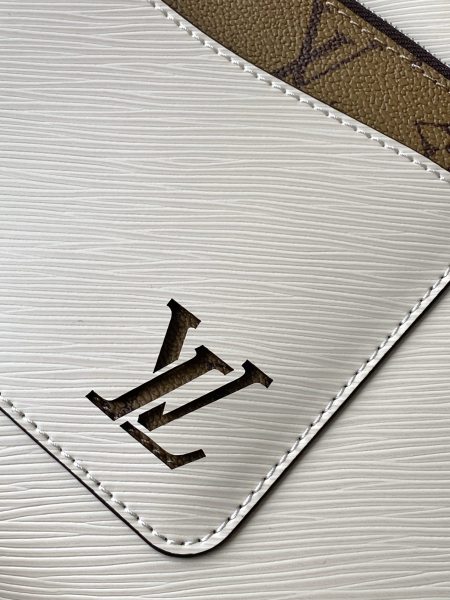 Handbag  Louis Vuitton  M20520  size  30 x 21 x 13 cm