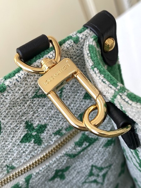 Handbag   Louis Vuitton  m46216 size  25 x 19 x 11.5  cm 