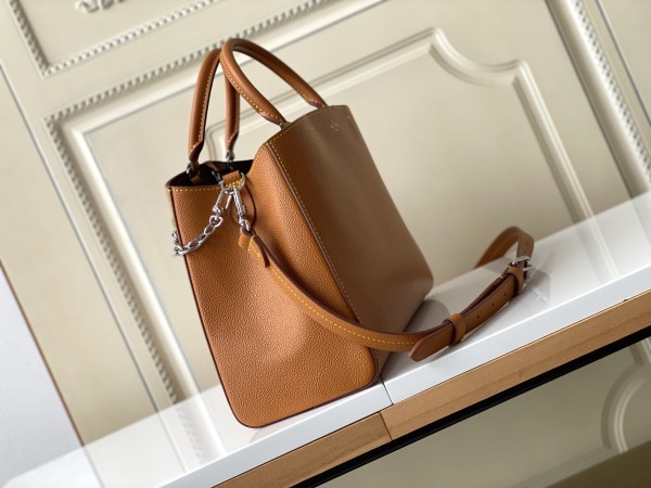 Handbag   Louis Vuitton  M59953  30 x 21 x 13 cm