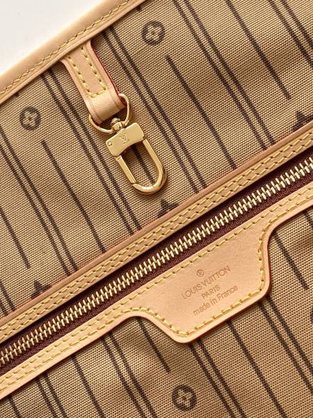 Handbag   Louis Vuitton  M40353  size  52.0 × 30.0 × 20.0  cm 