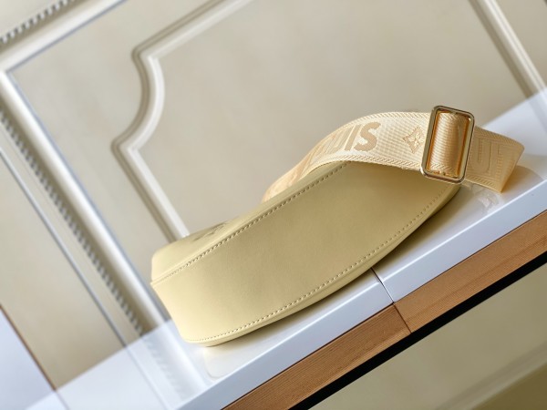 Handbag   Louis Vuitton  M59823  size 27.5x16x7 cm