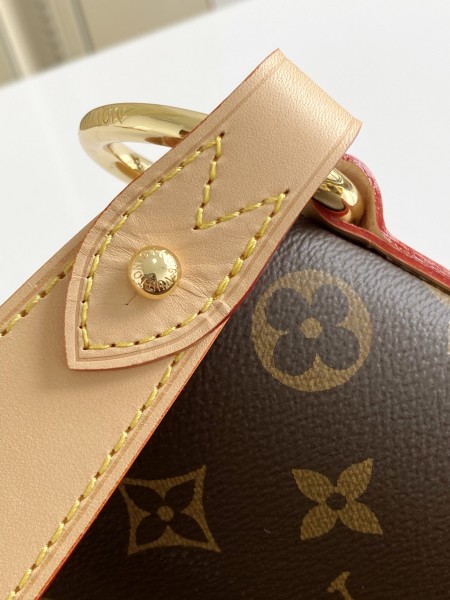 Handbag   Louis Vuitton  M40353  size  52.0 × 30.0 × 20.0  cm 