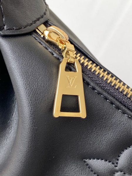  Handbag   Louis Vuitton  M59799  size  27.5x16x7 cm