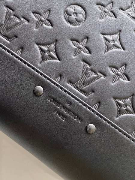 Handbag Louis Vuitton M46109 size 33 x 41 x 18  cm