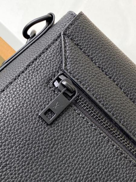 Handbag   Louis Vuitton  M57080  size  28 x 24 x 10  cm  