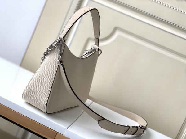 Handbag  Louis Vuitton  M80688  size  25x15x8  cm