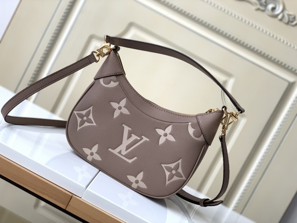  Handbag   Louis Vuitton  M46002  size  22 x 14 x 9  cm