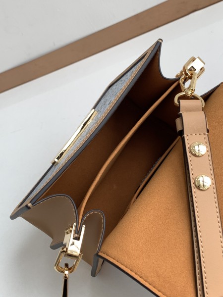   Handbag  Louis Vuitton  M59480  size  20 x 15 x 9  cm