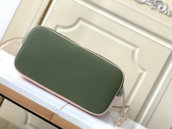  Handbag  Louis Vuitton  M46102   size  31 x 28 x 14 cm