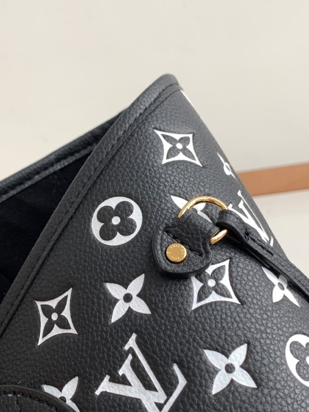  Handbag  Louis Vuitton  M46103  size  31 x 28 x 14  cm  