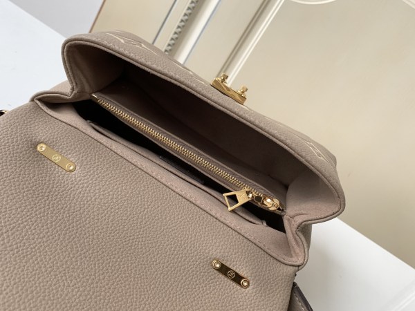  Handbag   Louis Vuitton  M46008  size  24.0 x 17.0 x 8.5  cm