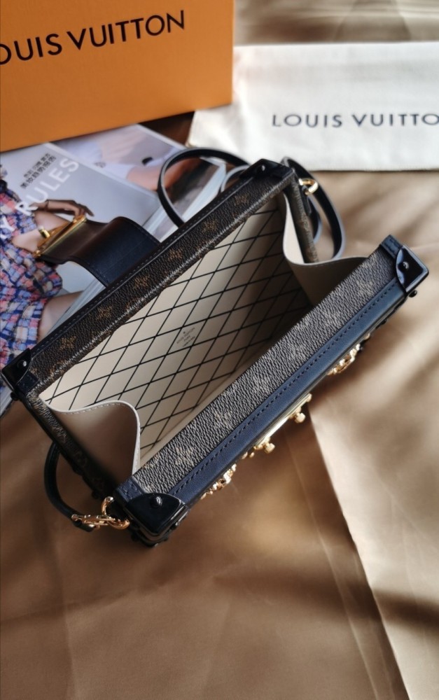 Handbag  Louis Vuitton  M44199  size  20.5*6*14  cm