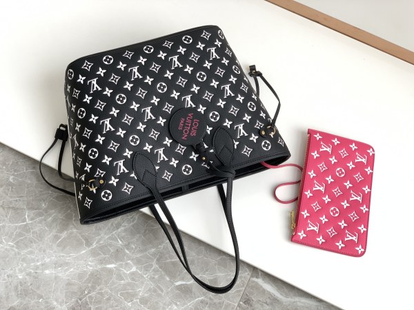  Handbag  Louis Vuitton  M46103  size  31 x 28 x 14  cm  