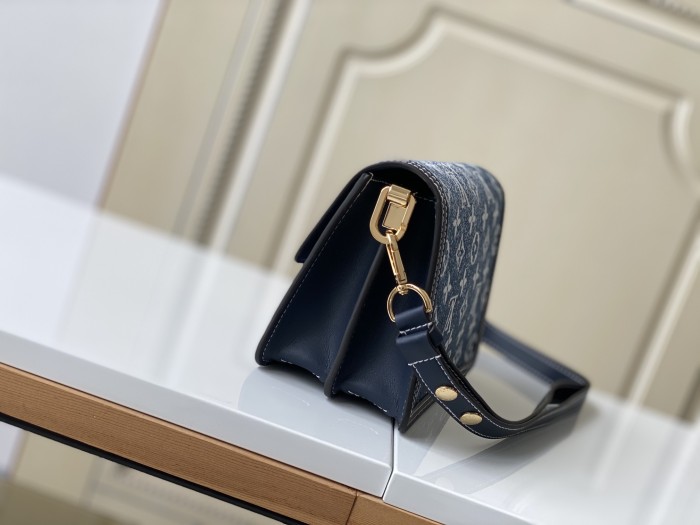 Handbag   Louis Vuitton   M59716   size  20.0 x 15.0 x 9.0  cm