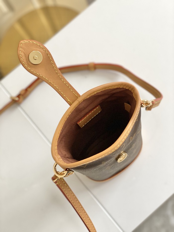 Handbag   Louis Vuitton  M80874   size  14.5*18*6.5 cm