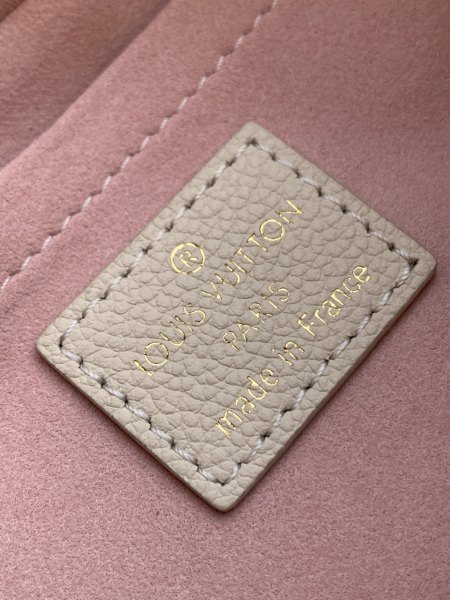  Handbag   Louis Vuitton  M46002  size  22 x 14 x 9  cm