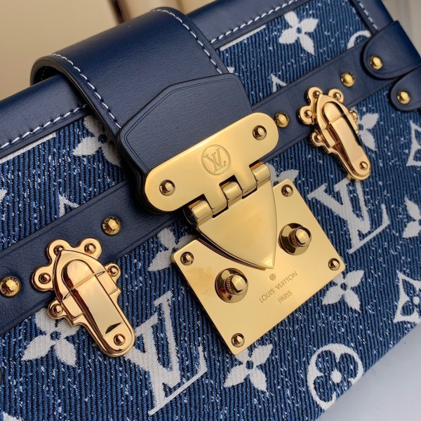  Handbag   Louis Vuitton   m59717  size  20 x 12.5 x 5  cm