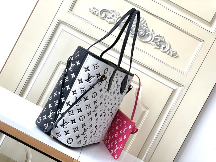  Handbag  Louis Vuitton  M46103  size  31 x 28 x 14  cm  