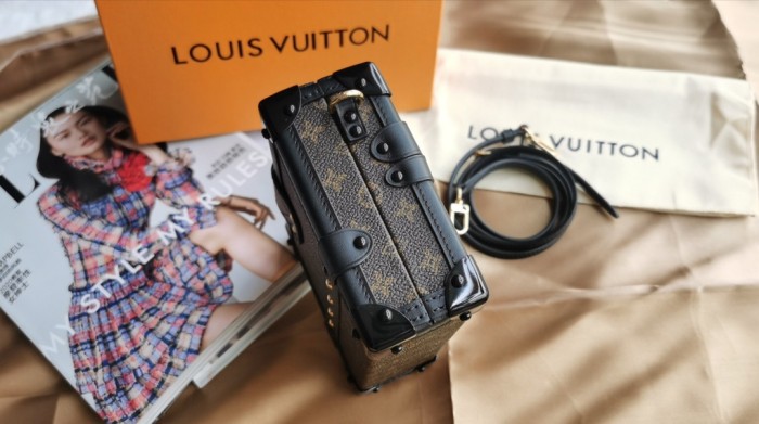 Handbag  Louis Vuitton  M44199  size  20.5*6*14  cm