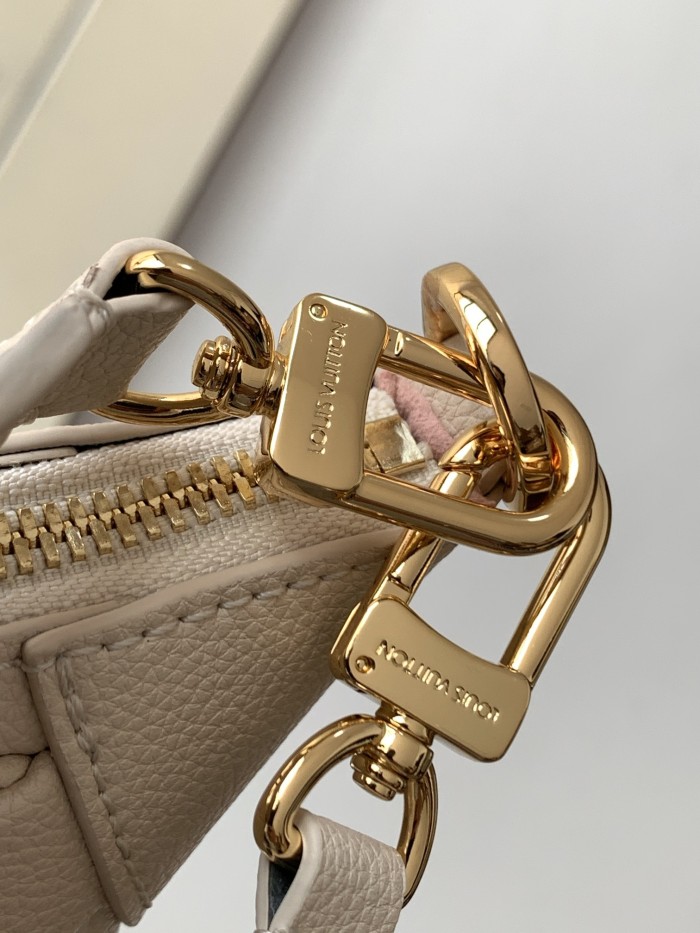  Handbag   Louis Vuitton  M46002  size  22 x 14 x 9  cm