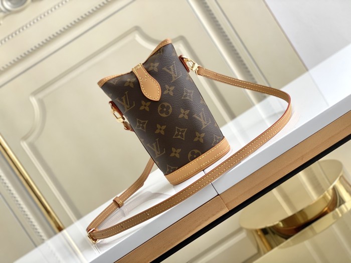 Handbag   Louis Vuitton  M80874   size  14.5*18*6.5 cm