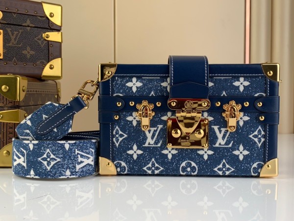  Handbag   Louis Vuitton   m59717  size  20 x 12.5 x 5  cm