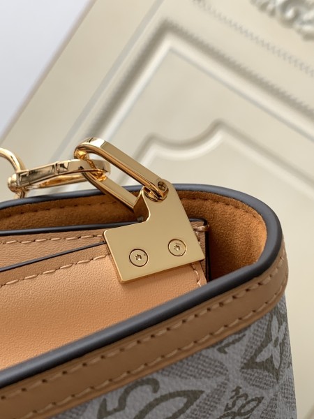 Handbag   Louis Vuitton  M59483   size  25.0 x 17.0 x 10.5  cm