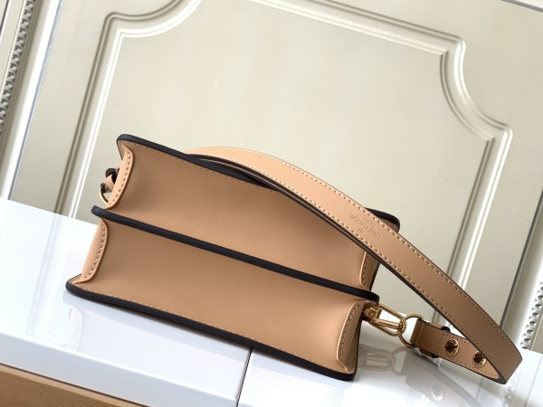   Handbag  Louis Vuitton  M59480  size  20 x 15 x 9  cm