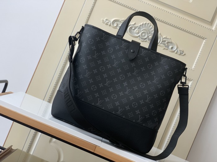 Handbag   Louis Vuitton  M45914  size  38 x 37 x 13  cm