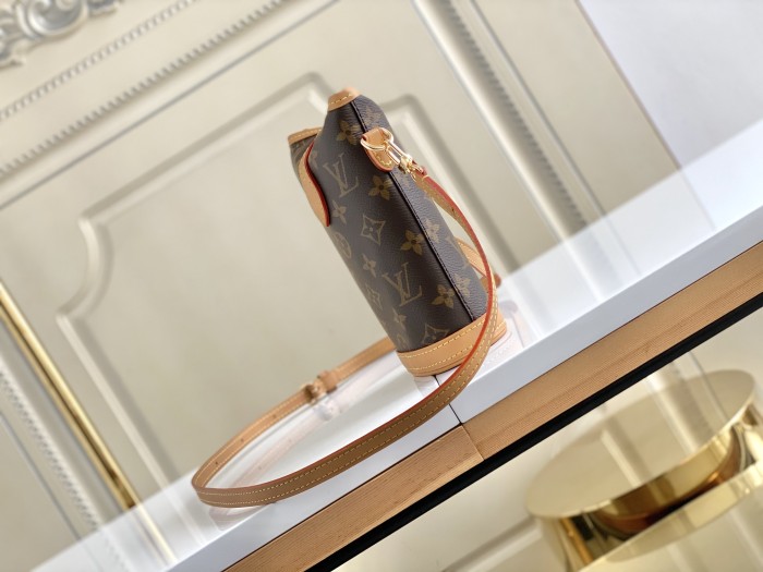 Handbag   Louis Vuitton  M80874   size  14.5*18*6.5 cm