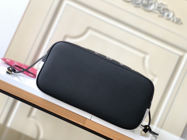  Handbag  Louis Vuitton  M46103  size  31 x 28 x 14  cm  