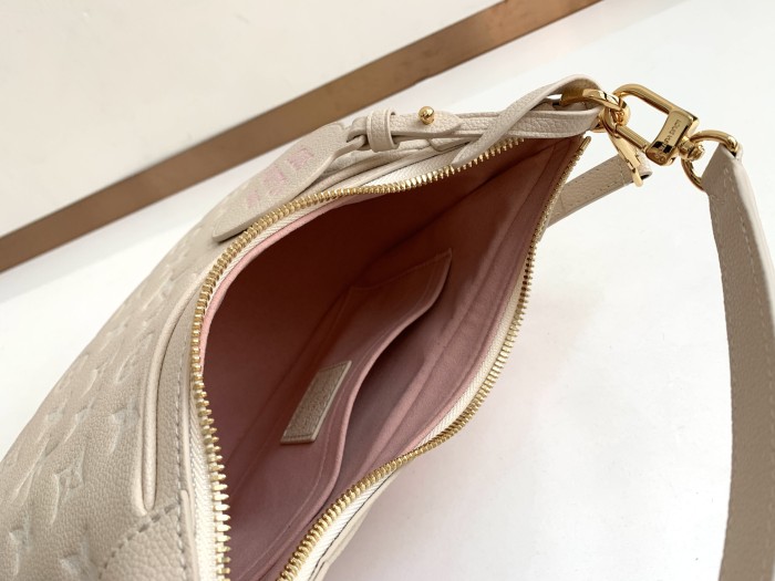  Handbag   Louis Vuitton  M46002  size  22 x 14 x 9  cm