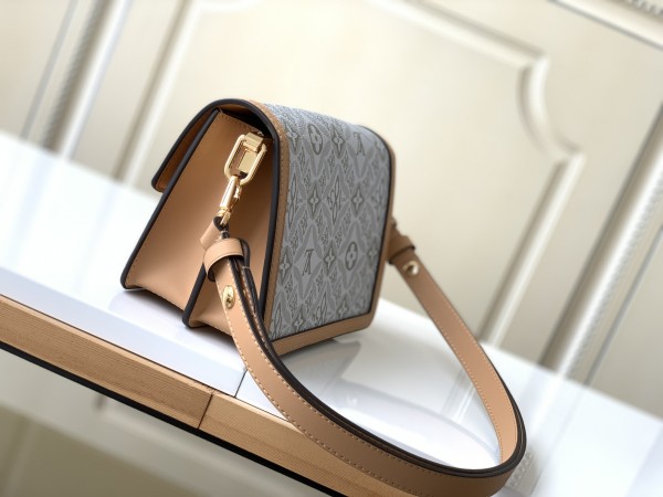   Handbag  Louis Vuitton  M59480  size  20 x 15 x 9  cm