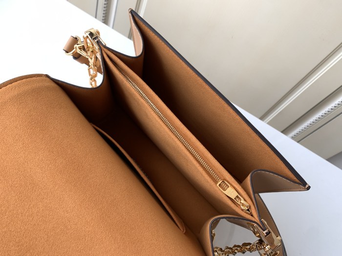 Handbag   Louis Vuitton  M59483   size  25.0 x 17.0 x 10.5  cm