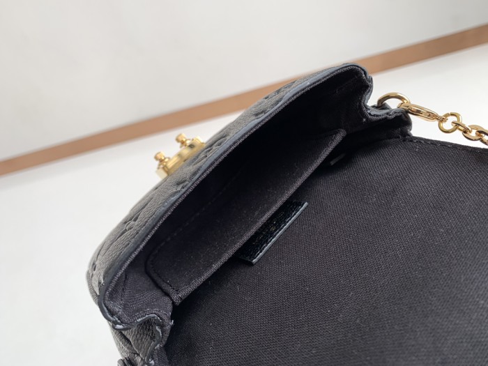  Handbag   Louis Vuitton  M81390  size  14 x 11 x 3.5  cm