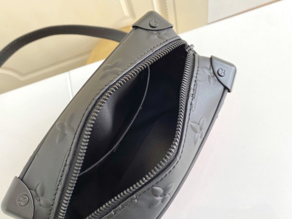  Handbag   Louis Vuitton  M58906  size 18.5 x 13.0 x 8.0  cm 