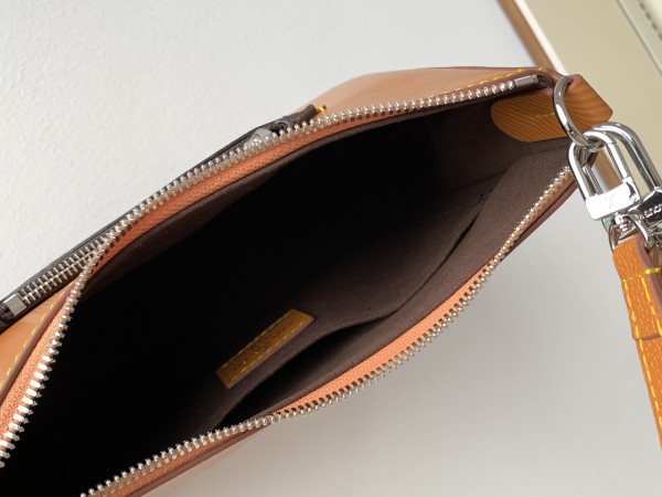  Handbag   Louis Vuitton   M80689  size  25x15x8  cm