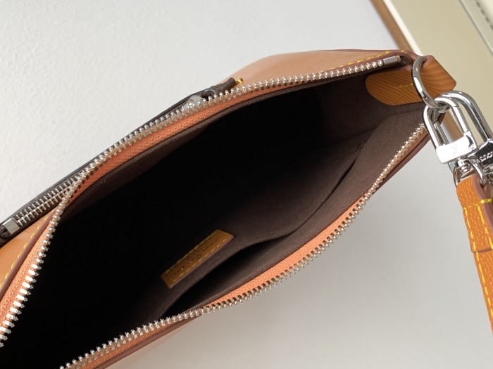  Handbag   Louis Vuitton   M80689  size  25x15x8  cm