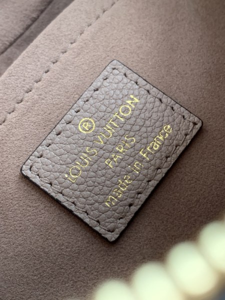  Handbag   Louis Vuitton  M46002  size  22 x 14 x 9  cm