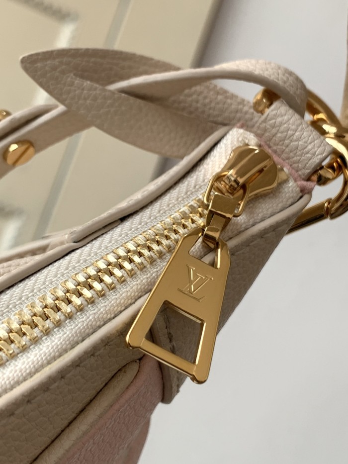  Handbag   Louis Vuitton  M46002  size  22 x 14 x 9  cm