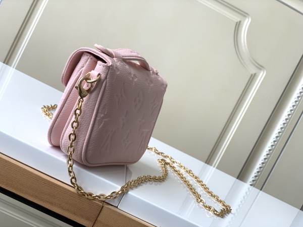  Handbag  Louis Vuitton M81390  size  14 x 11 x 3.5 cm