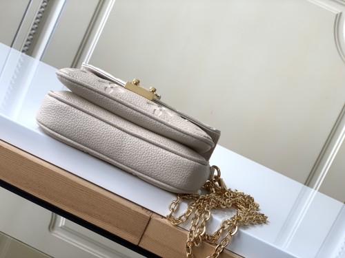 Handbag   Louis Vuitton  M81390  size  14 x 11 x 3.5  cm