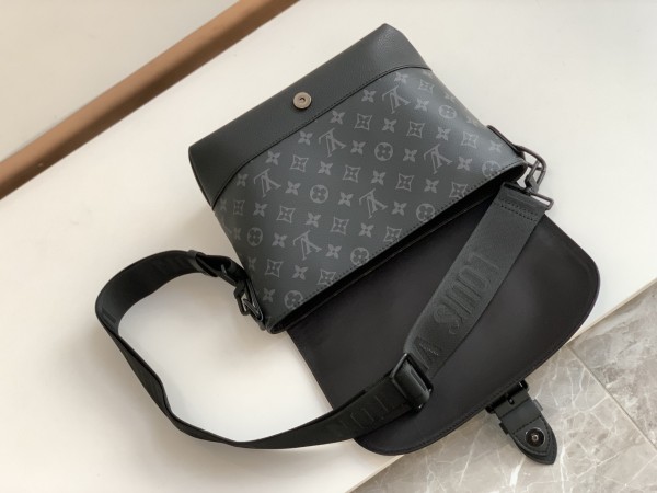 Handbag  Louis Vuitton  M45911  size  36 x 23 x 11  cm