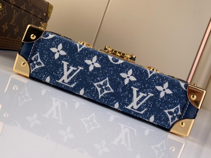  Handbag   Louis Vuitton   m59717  size  20 x 12.5 x 5  cm